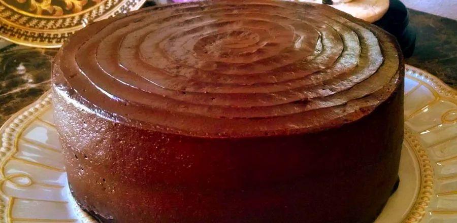 Cover Image for Decadent Chocolate Fudge Buttercream Frosting