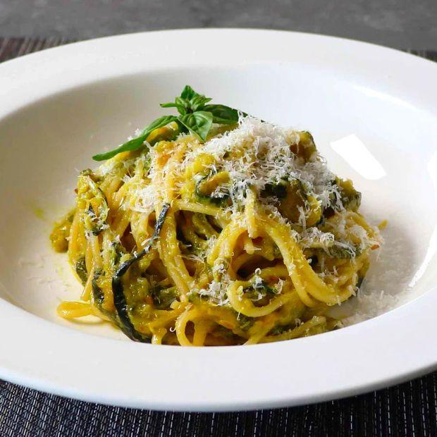 Cover Image for Stanley Tucci's Beloved Zucchini Spaghetti (Spaghetti alla Nerano)