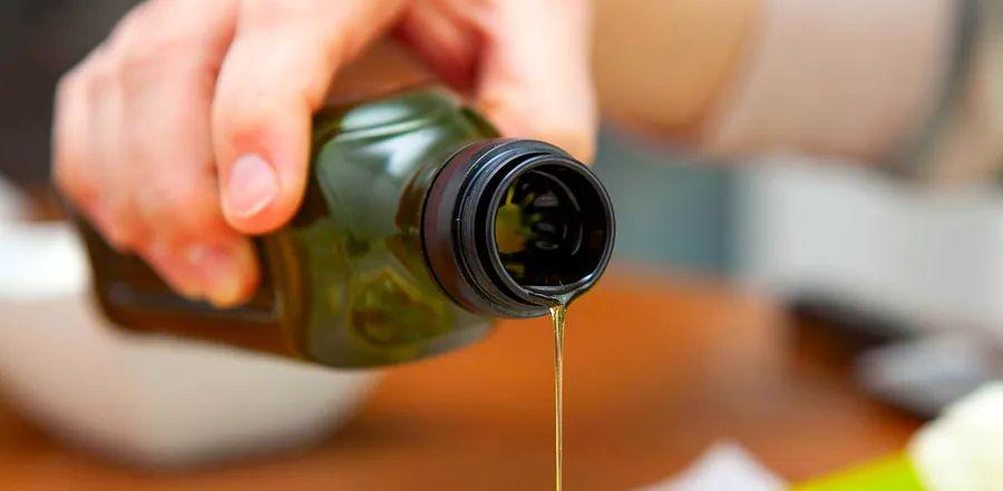 Cover Image for How to Know When Your Olive Oil Has Gone Bad