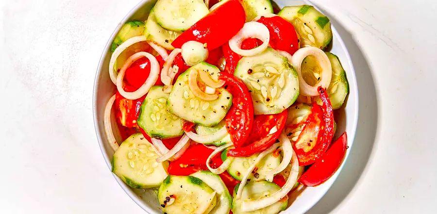 Cover Image for This refreshing Cucumber Tomato Salad is the ideal recipe for August, loved by moms everywhere.