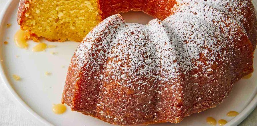 Cover Image for Reviewers are loving the Gooey Butter Cake, claiming it's worth enjoying 'Twice a Week.'