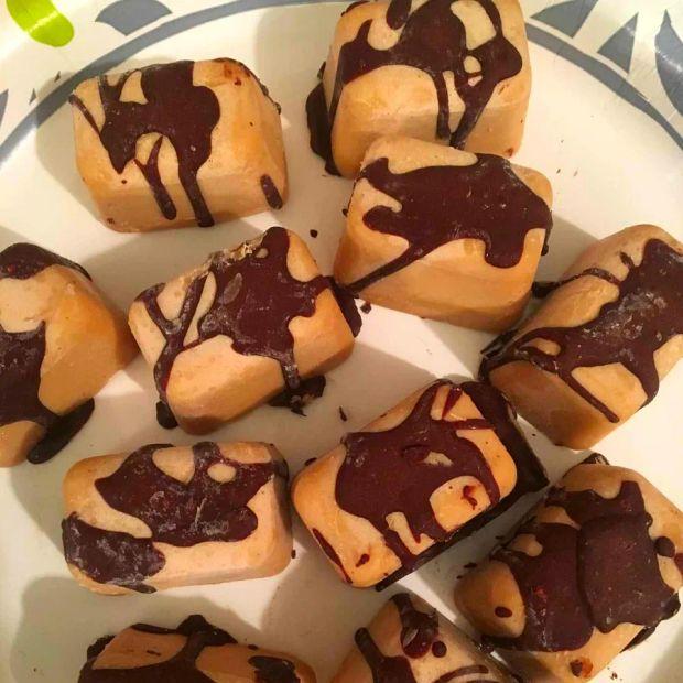 Cover Image for What Are Fat Bombs and Should You Include Them in Your Keto Snacks?