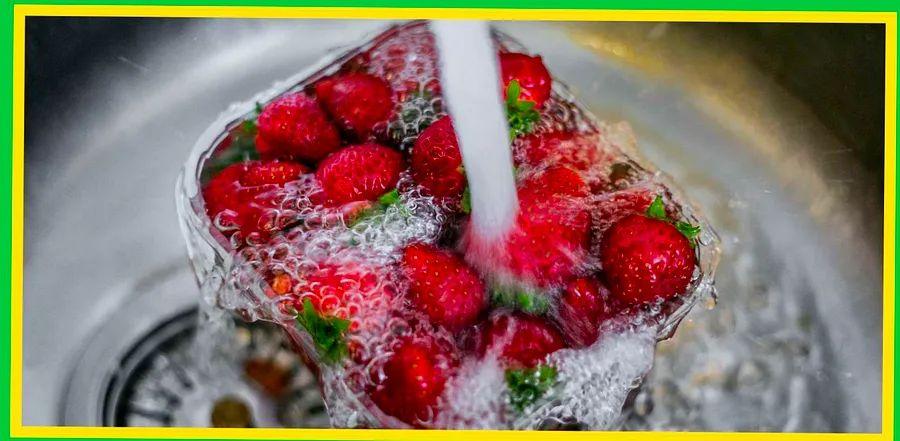 Cover Image for The Right Way to Clean Your Fruits and Veggies for a Healthier Meal