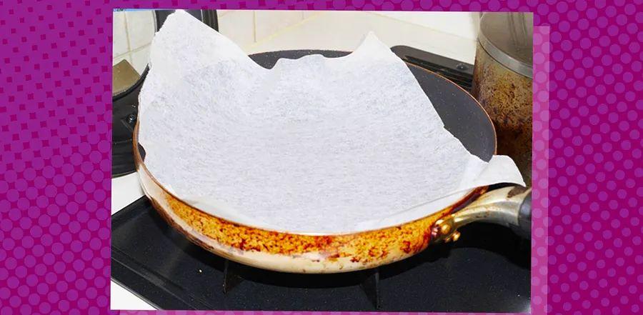 Cover Image for Everyone seems to be using parchment paper in their skillets—but is it really safe to do so?