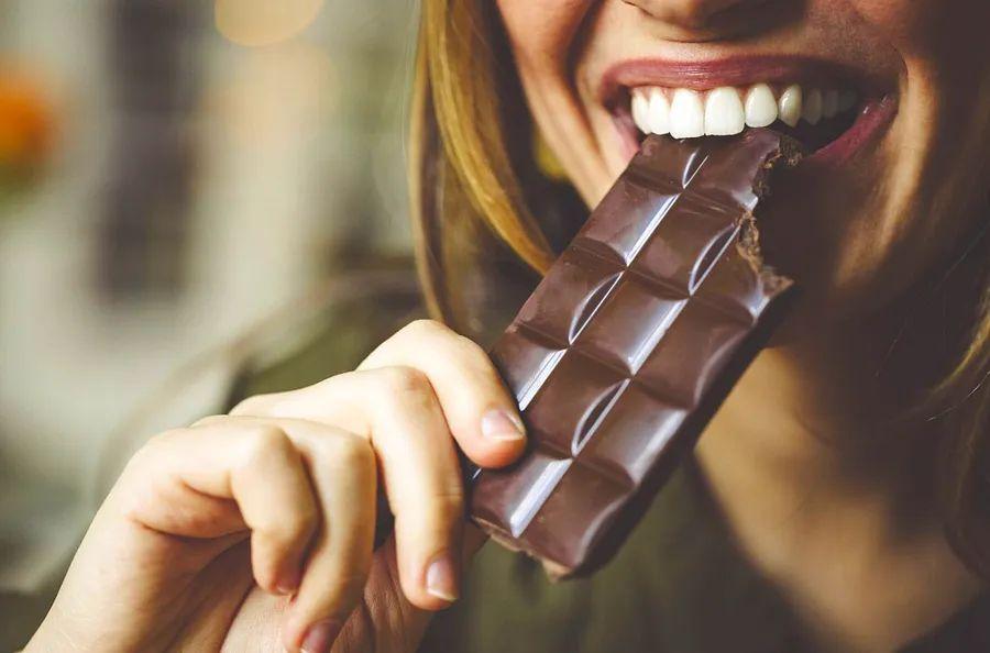 Cover Image for 10 Foods That Lift Your Mood and Brighten Your Day