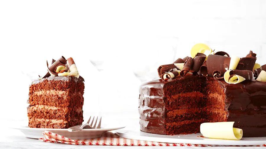 Cover Image for How to Make Layer Cakes That Outshine the Rest