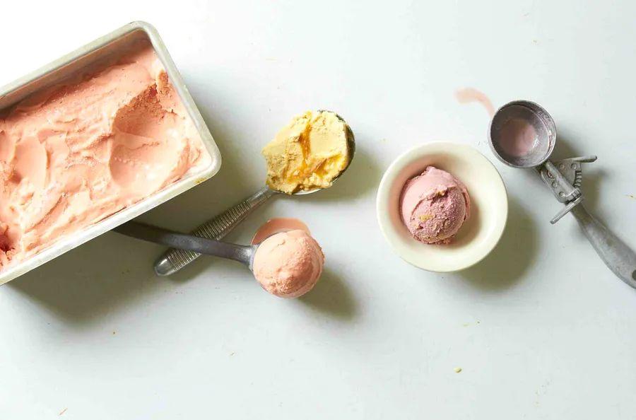 Cover Image for How Do Ice Cream and Gelato Compare?