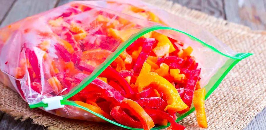 Cover Image for How to Freeze Peppers for Year-Round Enjoyment