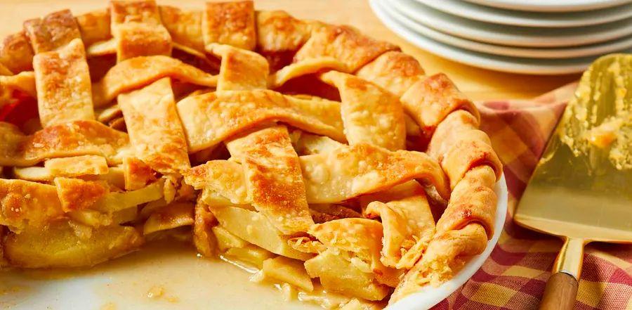 Cover Image for I Asked Three Farmers to Choose the Best Apples for Baking, and This One Came Out on Top