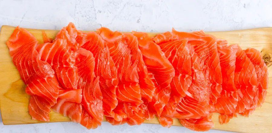 Cover Image for What Is Lox, and How Does It Compare to Smoked Salmon?