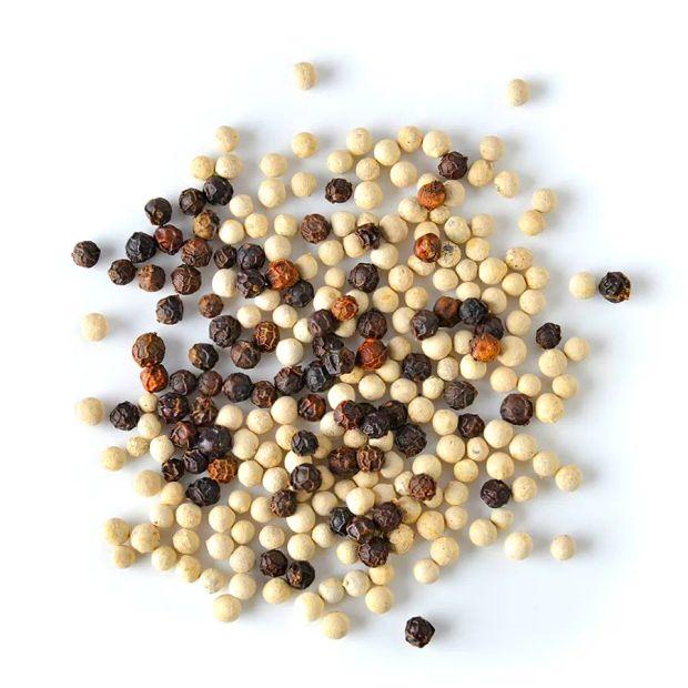 Cover Image for White Pepper vs. Black Pepper: What Sets Them Apart?
