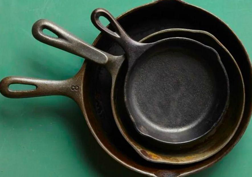 Cover Image for The Ultimate Guide to Cleaning a Cast Iron Pan