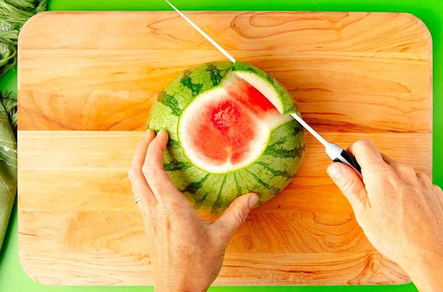 Cover Image for 3 Simple Methods for Cutting a Watermelon