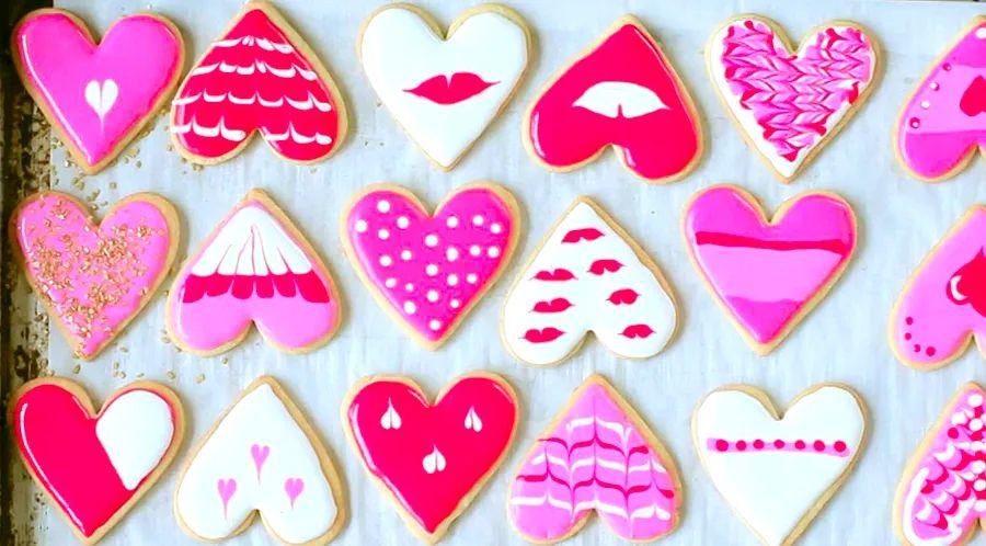 Cover Image for How to Make Your Own Piping Bag Using Parchment Paper