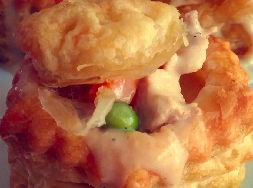 Cover Image for Turkey à la King with a creamy, savory sauce and tender turkey pieces.