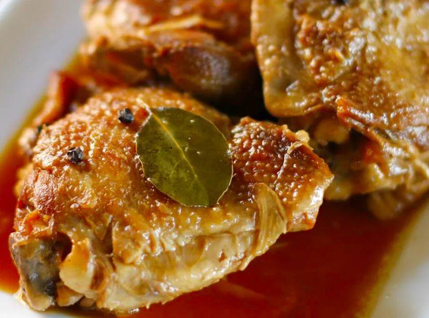 Cover Image for Lolah's Classic Chicken Adobo