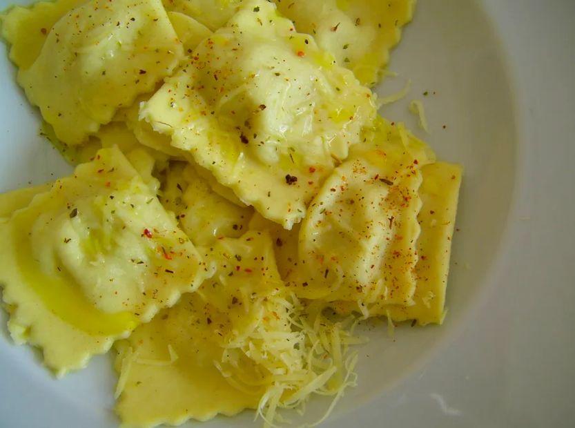 Cover Image for Chicken and Spinach Stuffed Ravioli