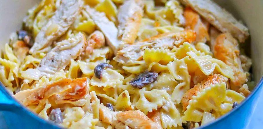 Cover Image for Garlic Cream Chicken Pasta