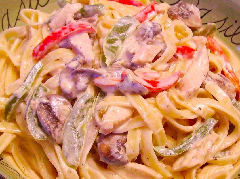 Cover Image for Chicken Primavera Alfredo: A Creamy, Veggie-Packed Pasta Dish