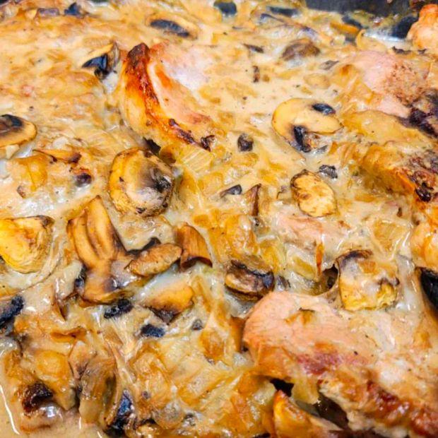 Cover Image for Pork Chops Baked with Creamy Mushroom Sauce