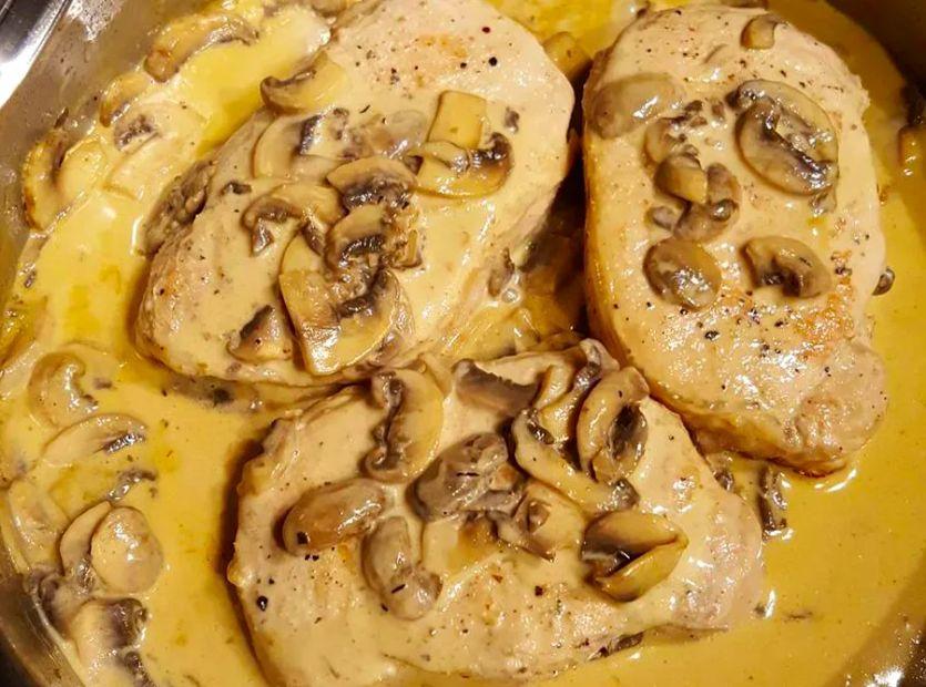 Cover Image for Savory Pork Chops in Creamy Mushroom Sauce