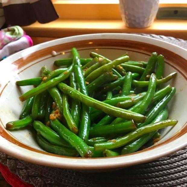 Cover Image for Dad's Crispy Pan-Seared Green Beans