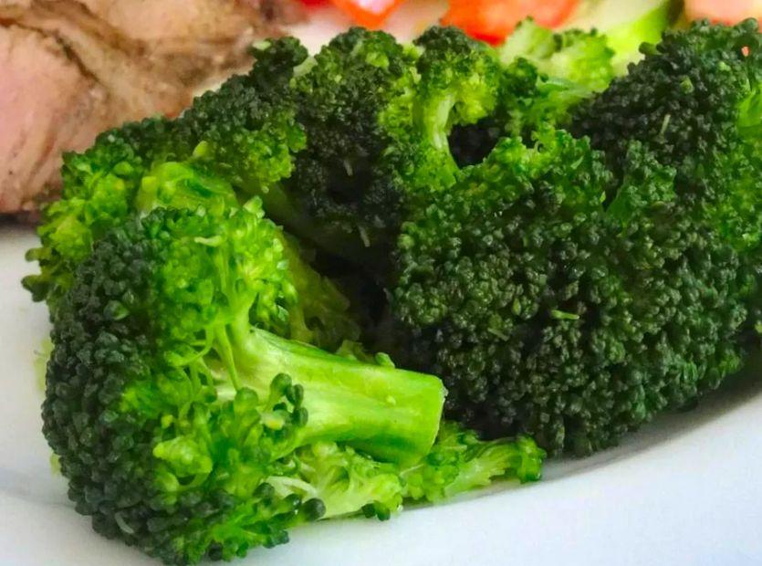 Cover Image for Crispy Bacon-Infused Steamed Broccoli