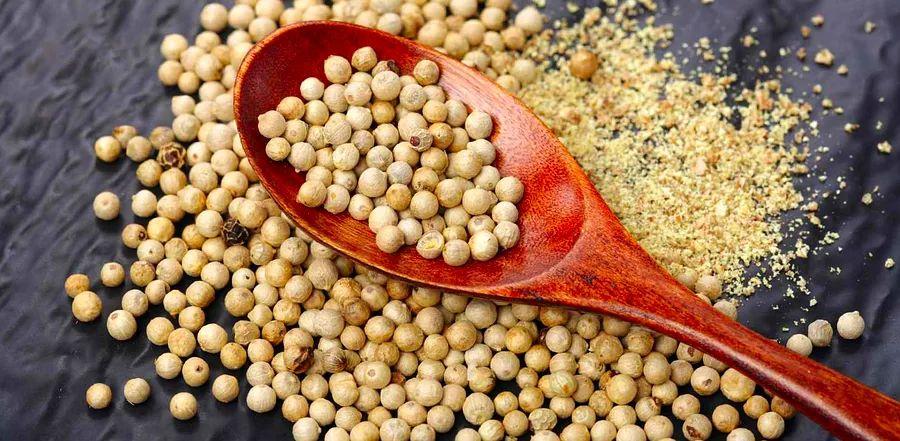 Cover Image for What to Use When White Pepper Is Unavailable