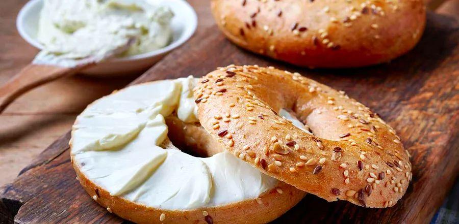 Cover Image for Neufchâtel vs. Cream Cheese: What's the Difference and Which One to Choose?