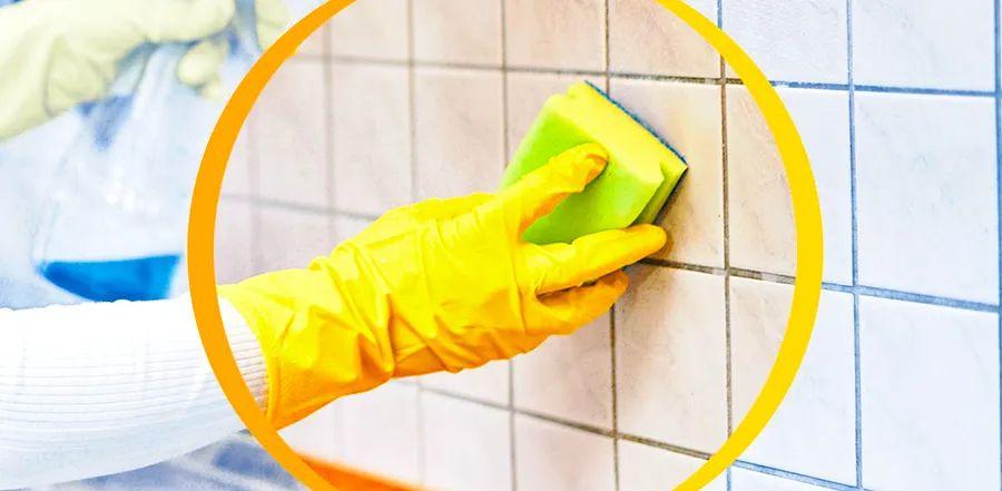 Cover Image for How to Effectively Clean Grease Off Your Kitchen Backsplash, According to Professional Cleaners