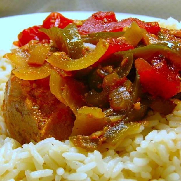 Cover Image for Flavorful Slow Cooker Pork Chops with a Savory Sauce