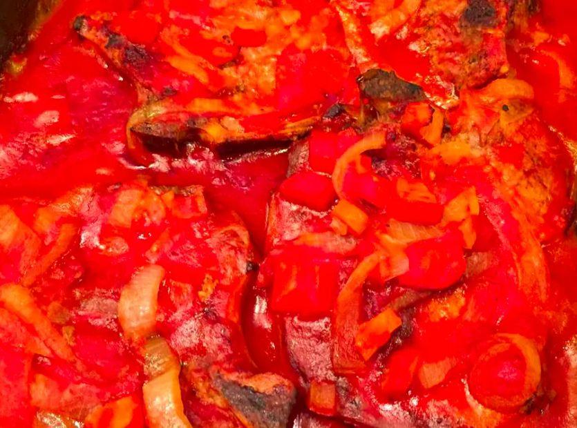 Cover Image for Pork Chops with Savory Red Sauce