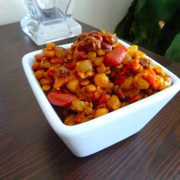 Cover Image for Hearty Vegetarian Bean Curry