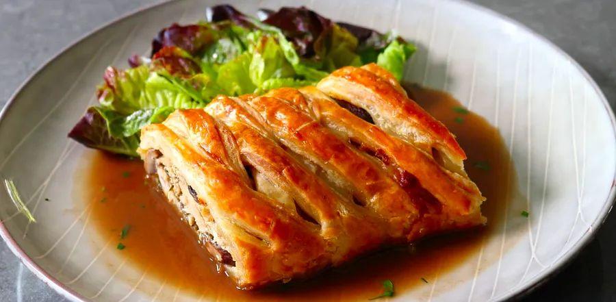 Cover Image for Chicken and Mushroom Strudel