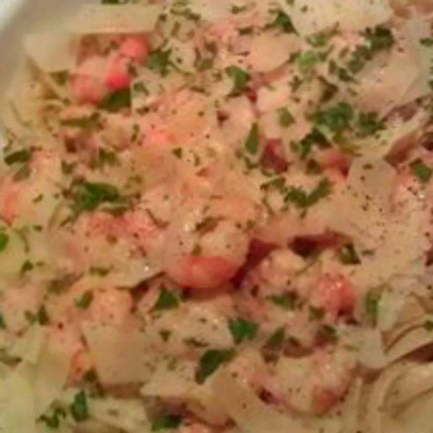 Cover Image for Shrimp Linguine Alfredo: A Creamy Seafood Delight