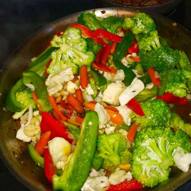 Cover Image for Sesame Vegetable Stir-Fry Delight