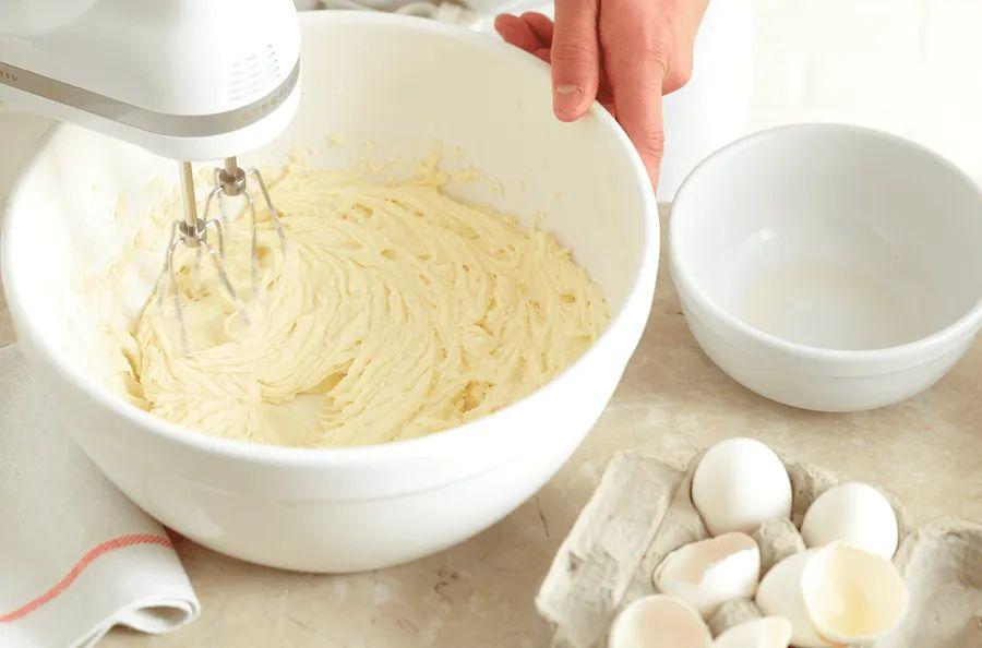 Cover Image for How Does Sour Cream Enhance My Baking?