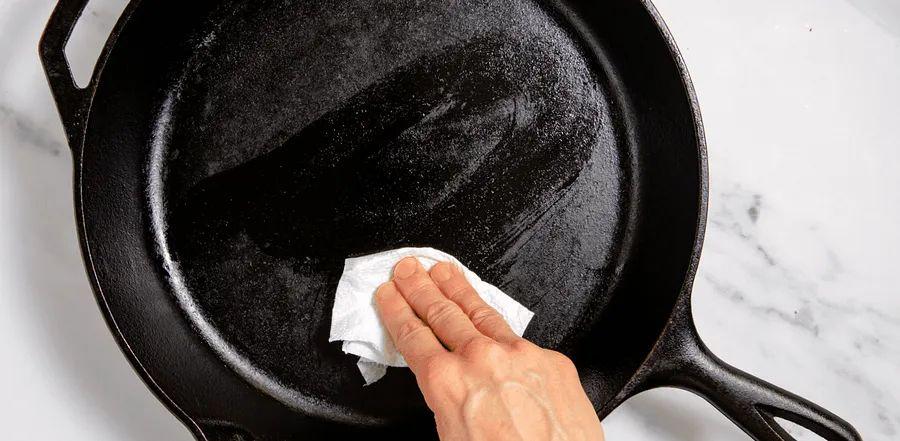 Cover Image for A Beginner's Guide to Cast Iron Skillet Seasoning