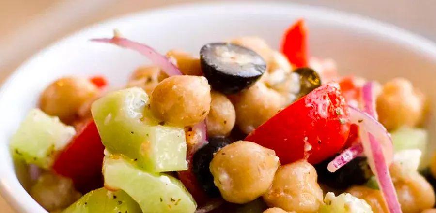 Cover Image for 7 Quick No-Cook Salads Featuring Canned Beans