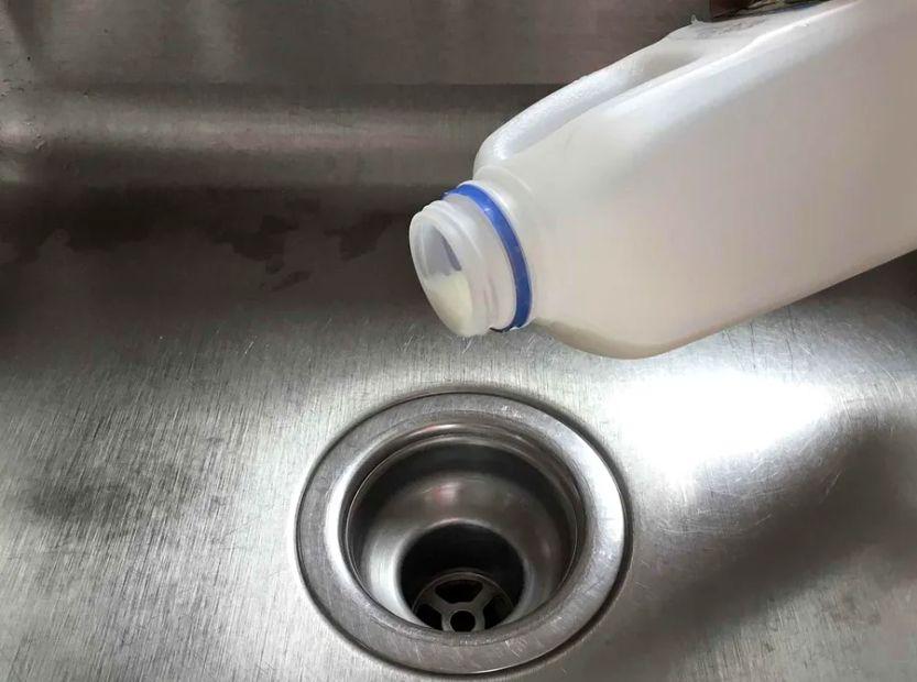Cover Image for What Is Sour Milk and Is It Safe to Use?