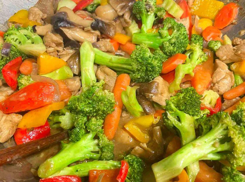 Cover Image for Stir-Fried Chicken with Chinese Vegetables