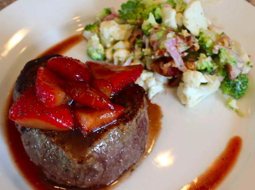 Cover Image for Filet Mignon with Balsamic-Infused Strawberries