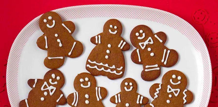 Cover Image for 18 Timeless Christmas Desserts We Love to Make Every Year