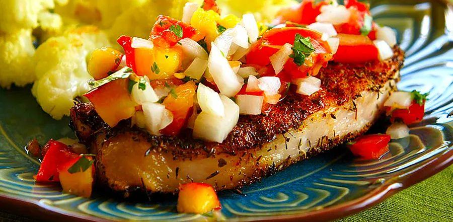 Cover Image for Grilled Pork Chops with Nectarine Salsa