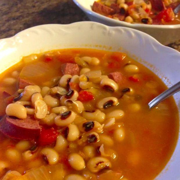 Cover Image for New Year's Black-Eyed Peas with Ham
