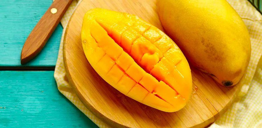 Cover Image for 4 Easy Ways to Know When Your Mango Is Perfectly Ripe