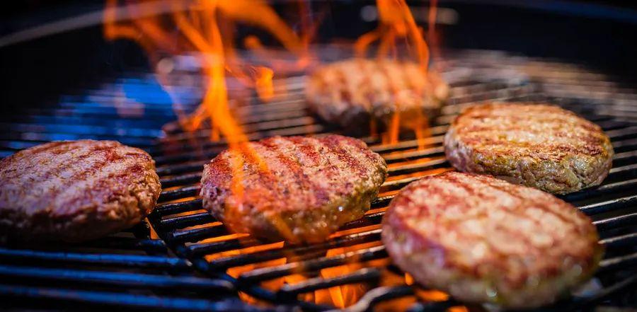 Cover Image for Celebrity Chef David Chang Says Grilling Burgers is a Mistake