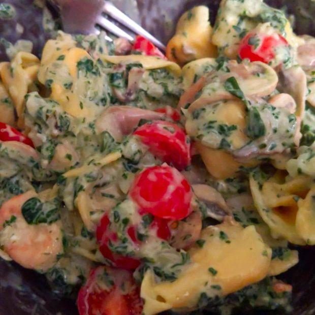 Cover Image for Creamy Spinach and Tortellini Delight