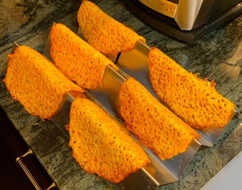 Cover Image for Keto-friendly, Low-Carb Cheddar Cheese Taco Shells