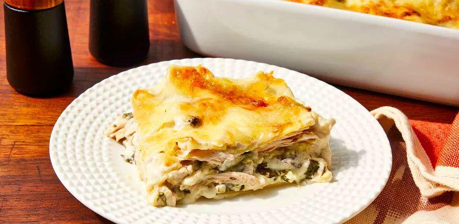 Cover Image for Creamy Chicken and Spinach Alfredo Lasagna